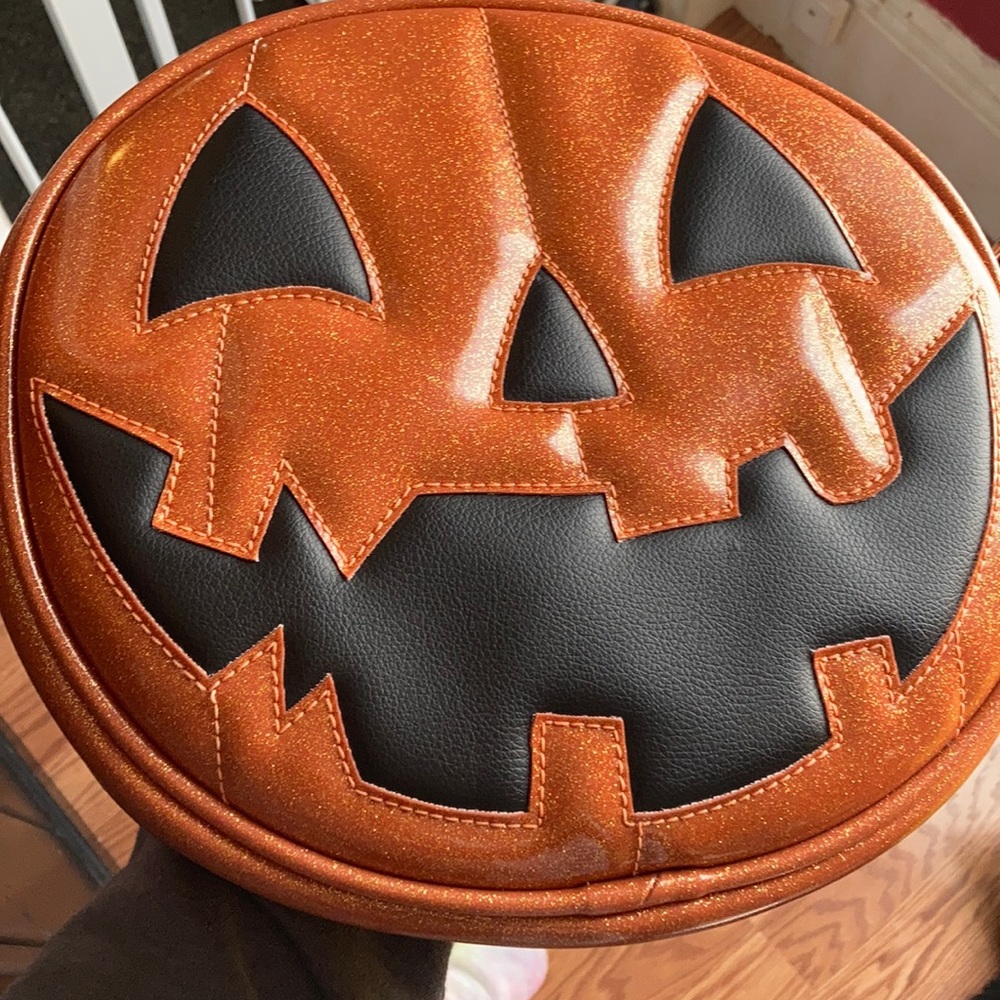 Love Pain & Stitches bag w/ sticker&keychain